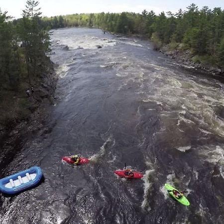 Wilderness Tours Rafting Resort Foresters Falls Buitenkant foto